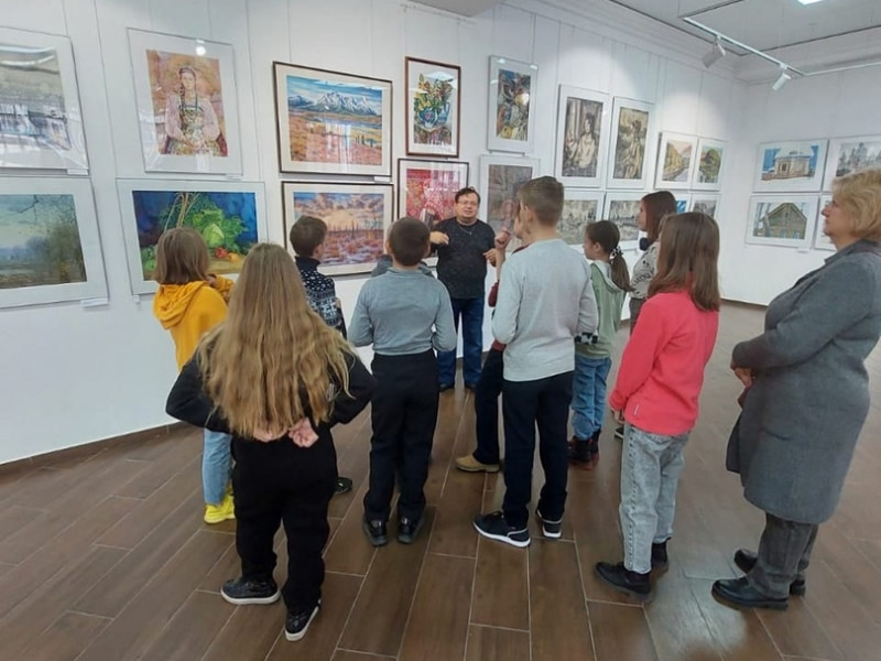 Выставку акварели и мастер-класс по рисованию акварелью в Художественном музее.